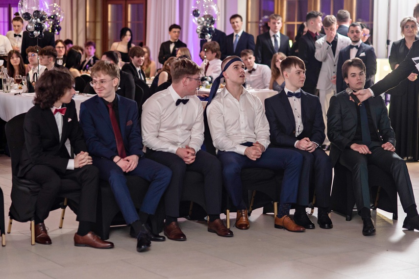 Wyjątkowy wieczór. Studniówka ZSM zdjęcie nr 343134