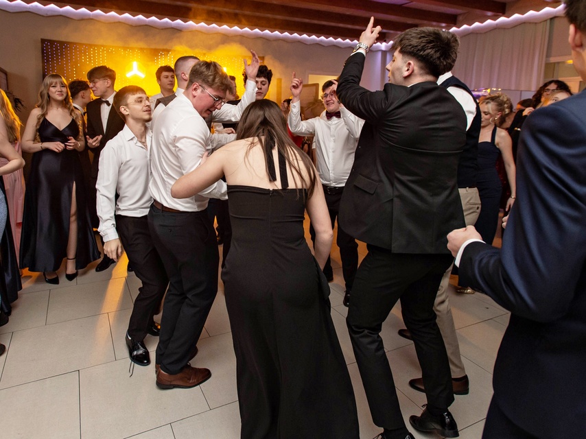 Wyjątkowy wieczór. Studniówka ZSM zdjęcie nr 343093