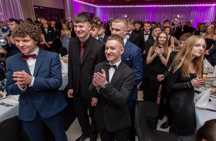 Wyjątkowy wieczór. Studniówka ZSM zdjęcie nr 343022