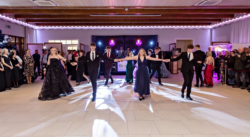 Wyjątkowy wieczór. Studniówka ZSM zdjęcie nr 343018