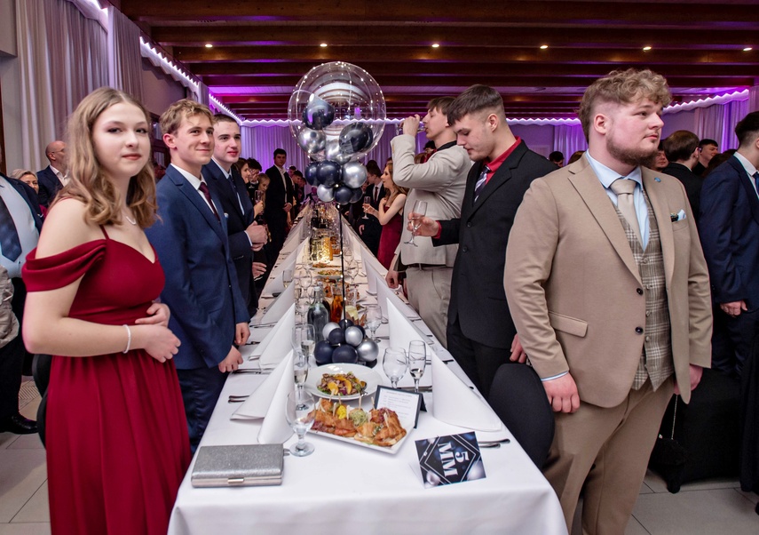 Wyjątkowy wieczór. Studniówka ZSM zdjęcie nr 343038