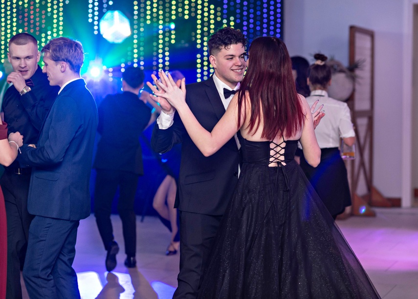 Wyjątkowy wieczór. Studniówka ZSM zdjęcie nr 343081