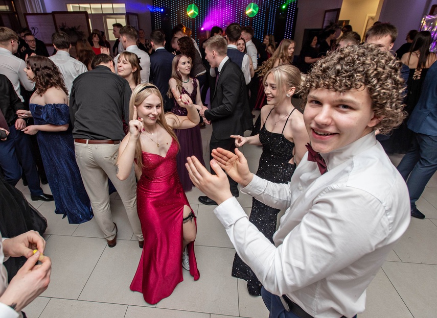 Wyjątkowy wieczór. Studniówka ZSM zdjęcie nr 343111