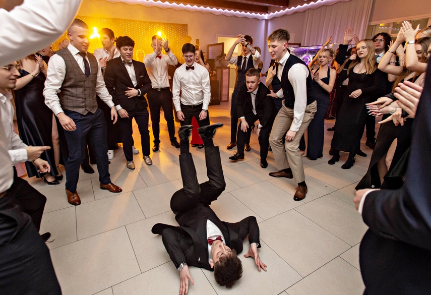 Wyjątkowy wieczór. Studniówka ZSM zdjęcie nr 343096