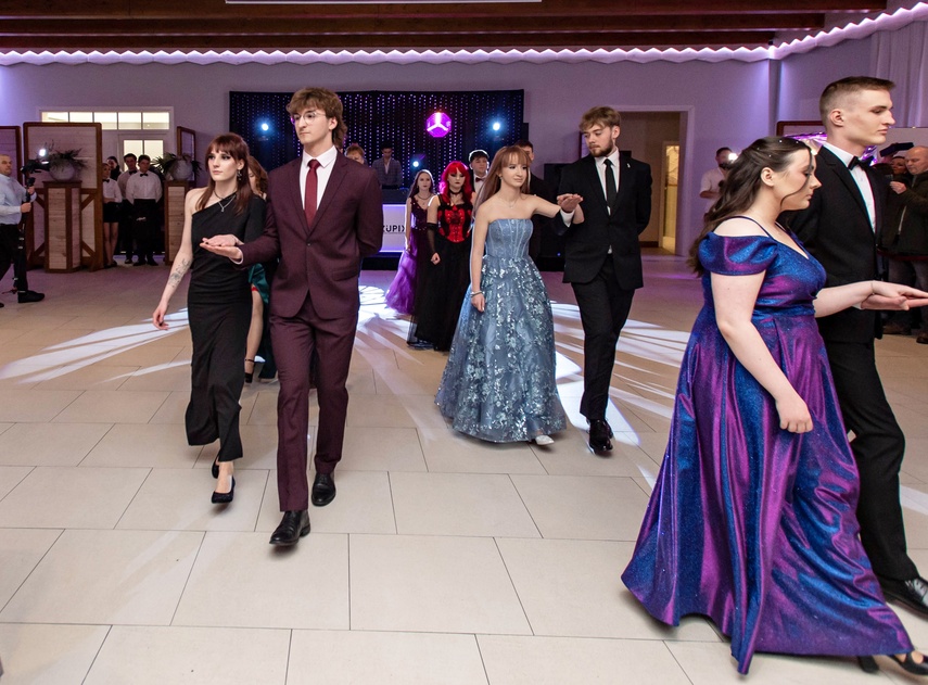 Wyjątkowy wieczór. Studniówka ZSM zdjęcie nr 343006