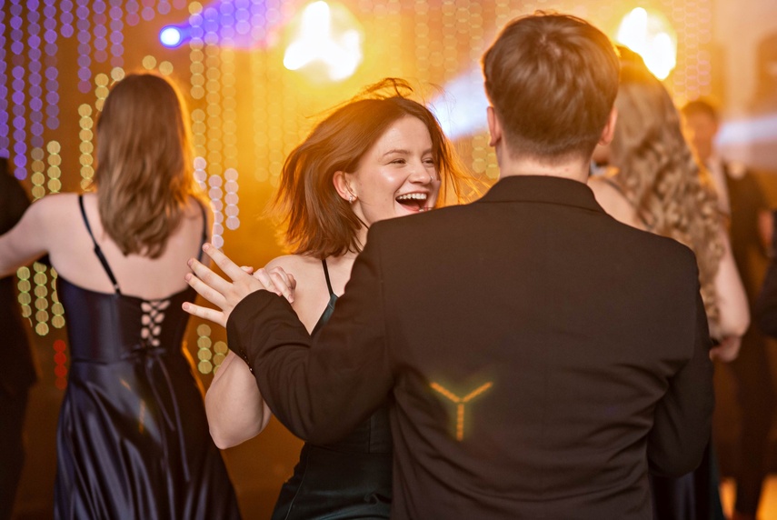 Wyjątkowy wieczór. Studniówka ZSM zdjęcie nr 343085