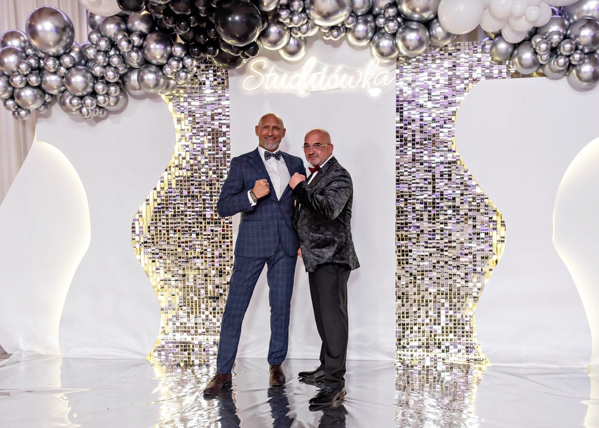 Studniówka IV LO. „Bądźcie najlepszą wersją siebie w przyszłości” zdjęcie nr 343363