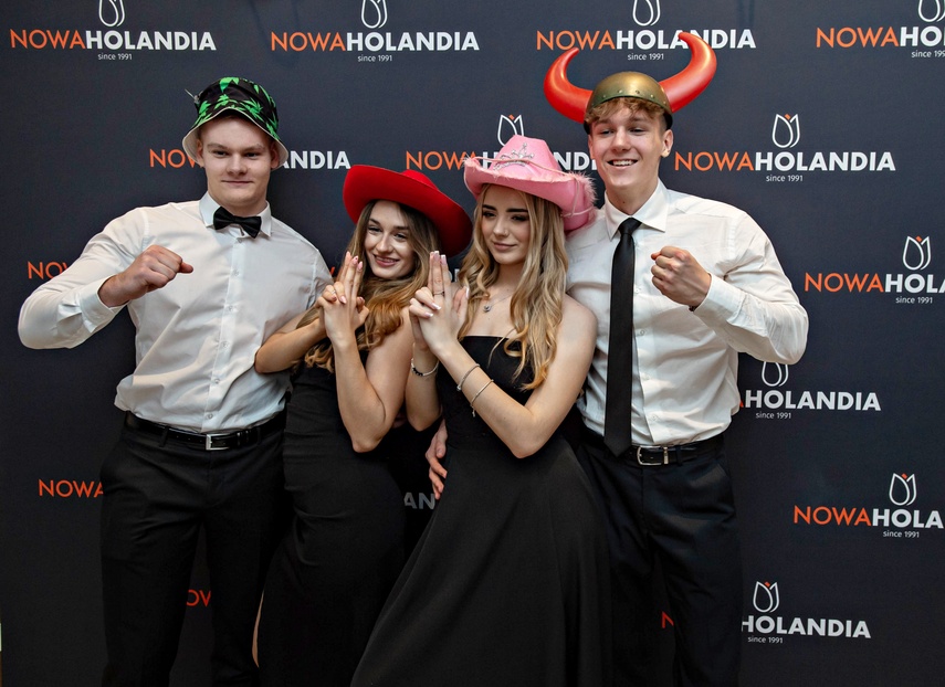 Studniówka IV LO. „Bądźcie najlepszą wersją siebie w przyszłości” zdjęcie nr 343423