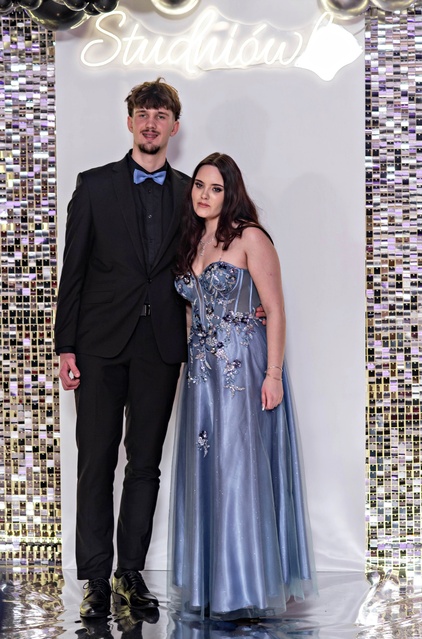 Studniówka IV LO. „Bądźcie najlepszą wersją siebie w przyszłości” zdjęcie nr 343370