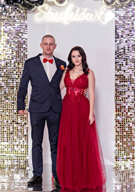 Studniówka IV LO. „Bądźcie najlepszą wersją siebie w przyszłości” zdjęcie nr 343368