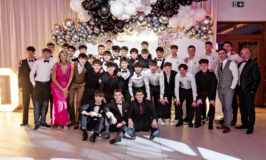 Studniówka IV LO. „Bądźcie najlepszą wersją siebie w przyszłości” zdjęcie nr 343421