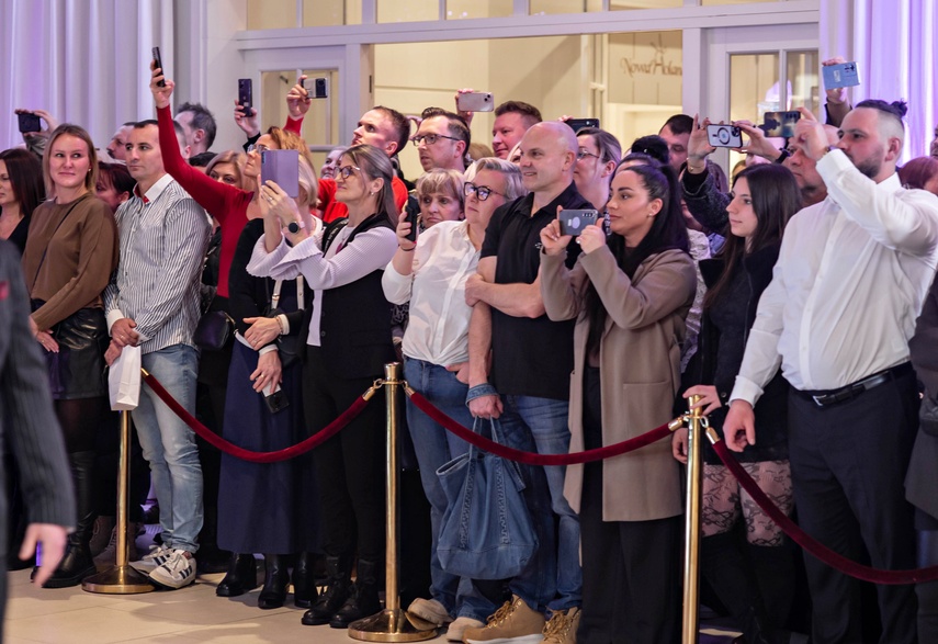 Studniówka IV LO. „Bądźcie najlepszą wersją siebie w przyszłości” zdjęcie nr 343340