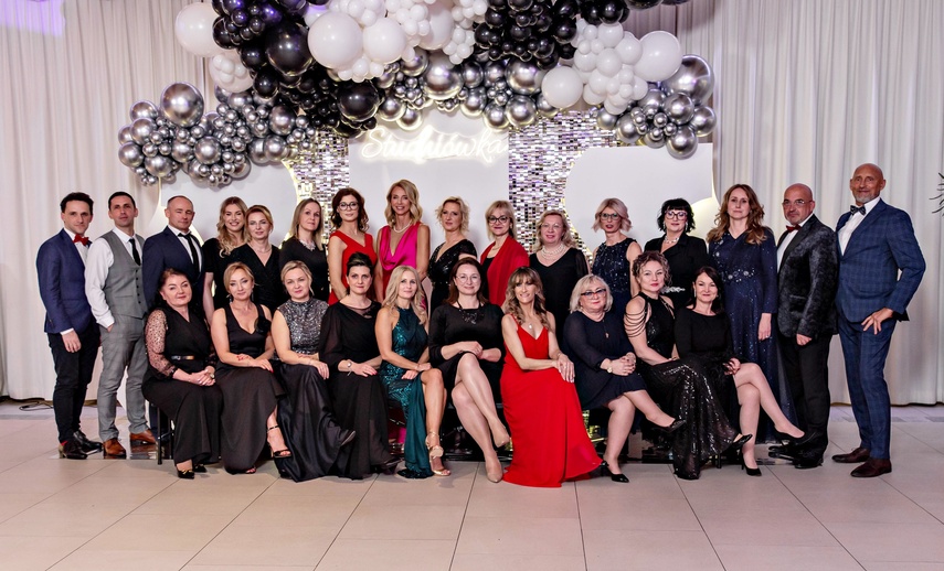 Studniówka IV LO. „Bądźcie najlepszą wersją siebie w przyszłości” zdjęcie nr 343360