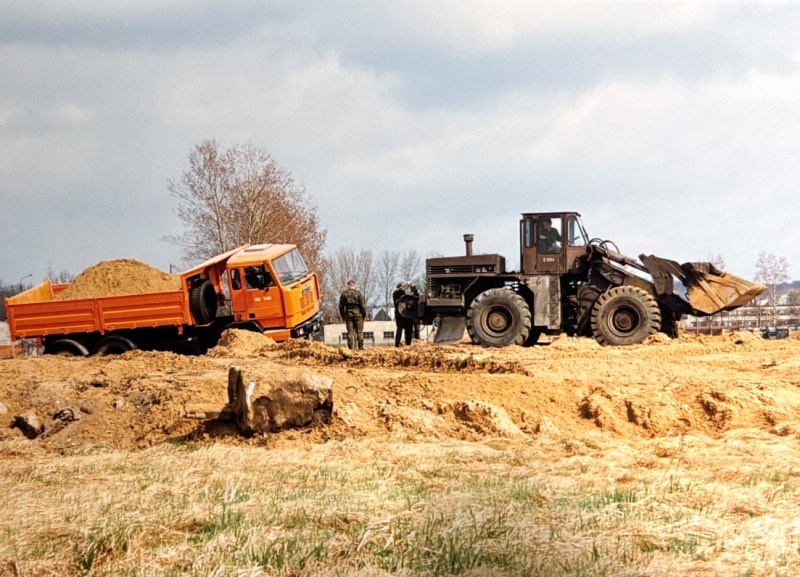 W budowę wzgórza i ołtarza zaangażowane były lokalne firmy
