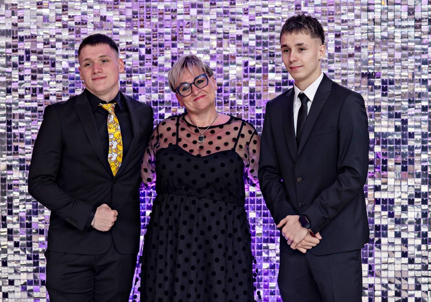 "Jest energia na dobrą imprezę!" Studniówka ZSEiO zdjęcie nr 343732