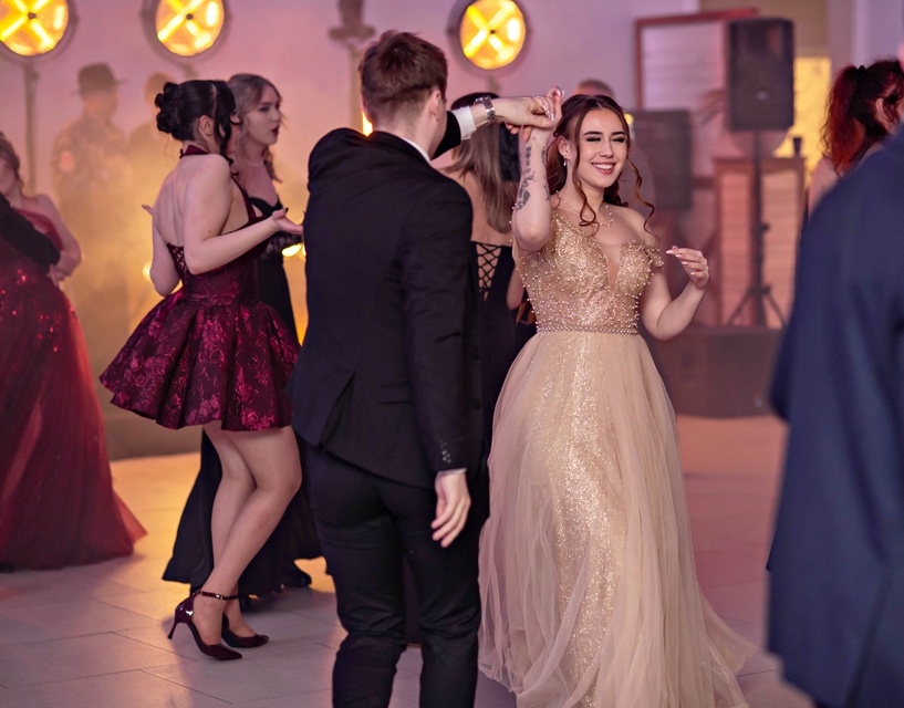 "Jest energia na dobrą imprezę!" Studniówka ZSEiO zdjęcie nr 343788