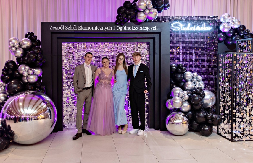 "Jest energia na dobrą imprezę!" Studniówka ZSEiO zdjęcie nr 343762