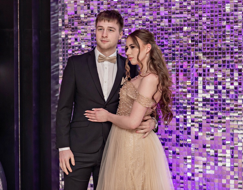 "Jest energia na dobrą imprezę!" Studniówka ZSEiO zdjęcie nr 343744