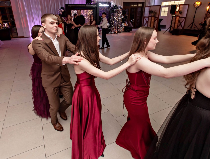 "Jest energia na dobrą imprezę!" Studniówka ZSEiO zdjęcie nr 343813