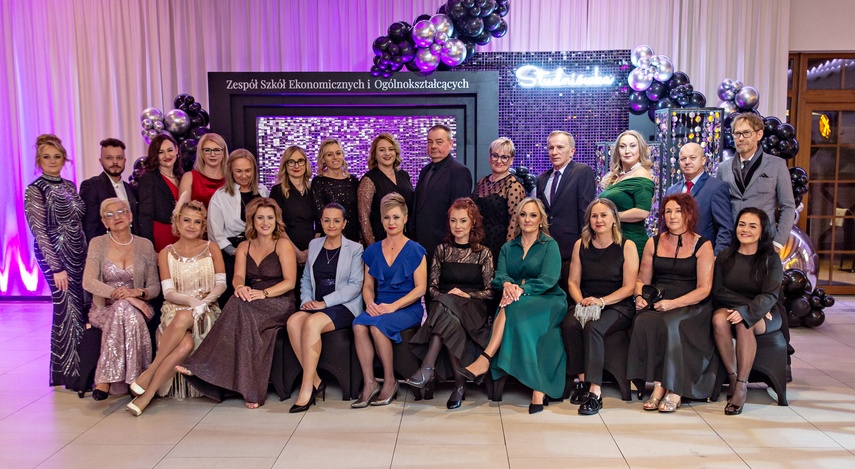 "Jest energia na dobrą imprezę!" Studniówka ZSEiO zdjęcie nr 343697