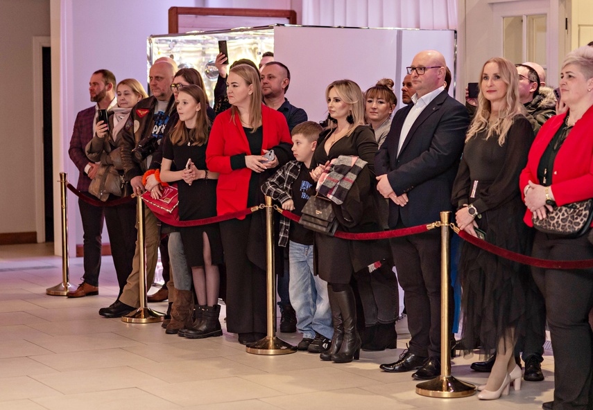 "Jest energia na dobrą imprezę!" Studniówka ZSEiO zdjęcie nr 343699