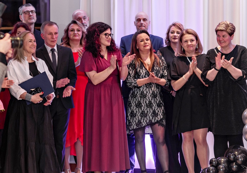 "Jest energia na dobrą imprezę!" Studniówka ZSEiO zdjęcie nr 343719