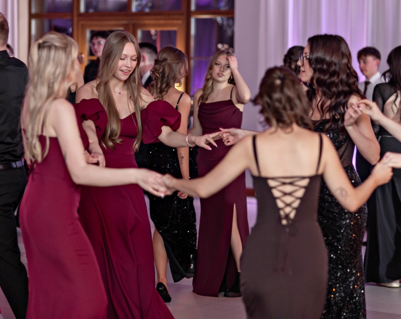 "Jest energia na dobrą imprezę!" Studniówka ZSEiO zdjęcie nr 343808