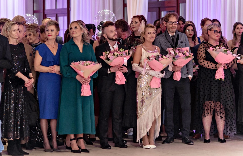 "Jest energia na dobrą imprezę!" Studniówka ZSEiO zdjęcie nr 343725