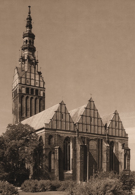 Kościół pw. św. Mikołaja - widok od tyłu, od ul. Stary Rynek.