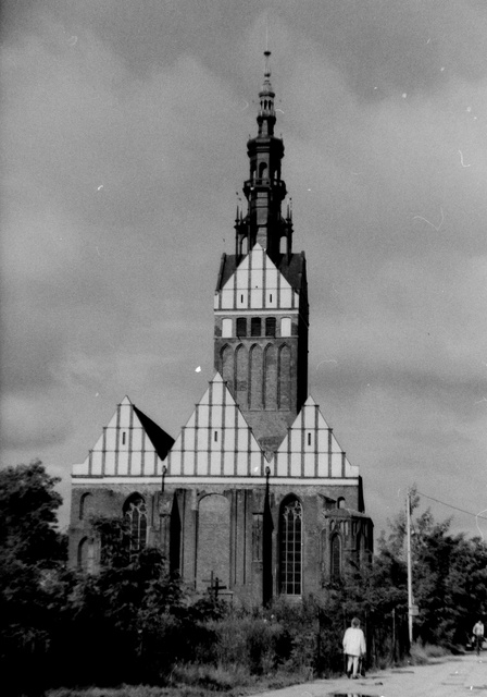 kościół pw. św. Mikołaja od strony ulicy Stary Rynek.