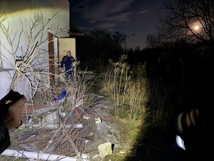 Po zmroku jeździli po mieście, licząc i pomagając bezdomnym zdjęcie nr 344162