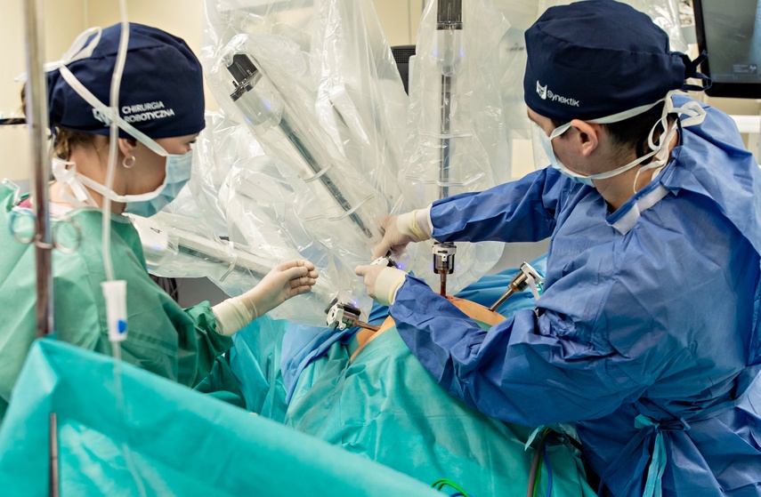 Elbląscy lekarze operują z robotem zdjęcie nr 344546