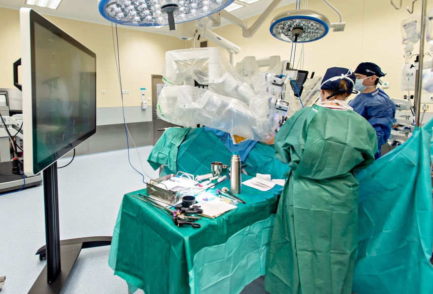 Elbląscy lekarze operują z robotem zdjęcie nr 344552