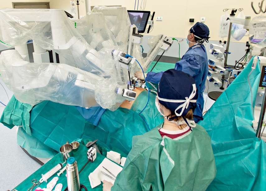 Elbląscy lekarze operują z robotem zdjęcie nr 344553