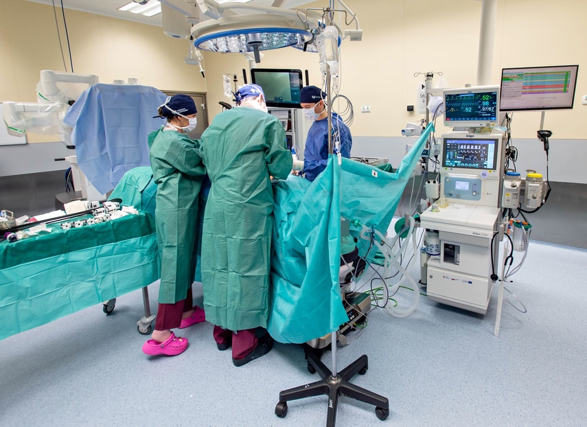 Elbląscy lekarze operują z robotem zdjęcie nr 344530