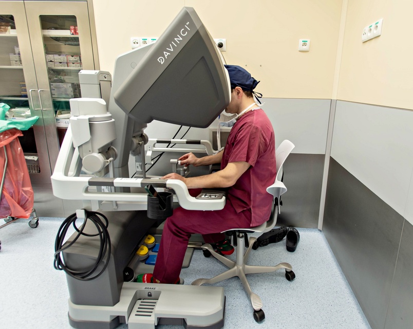 Elbląscy lekarze operują z robotem zdjęcie nr 344549