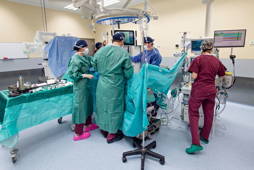 Elbląscy lekarze operują z robotem zdjęcie nr 344527