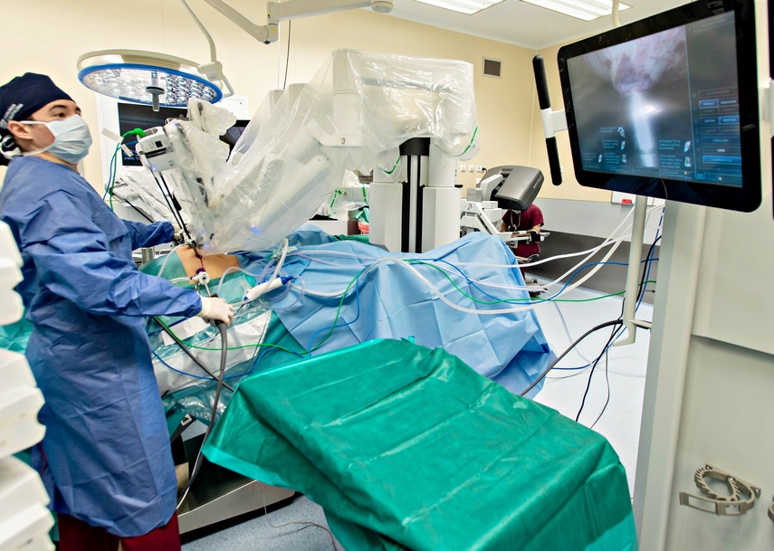 Elbląscy lekarze operują z robotem zdjęcie nr 344551