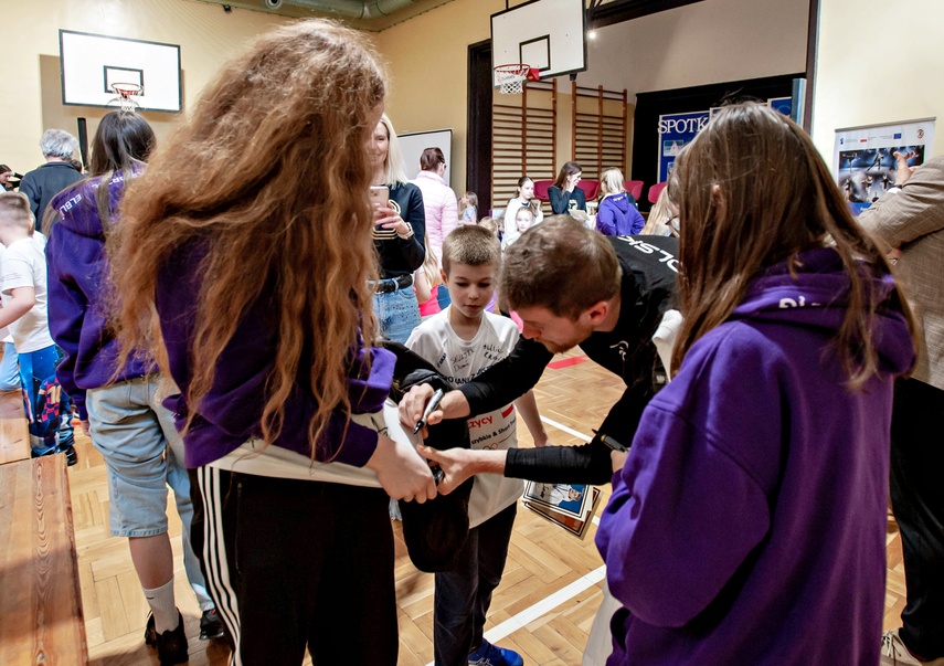 Olimpijczycy przepytani przez uczniów zdjęcie nr 344866