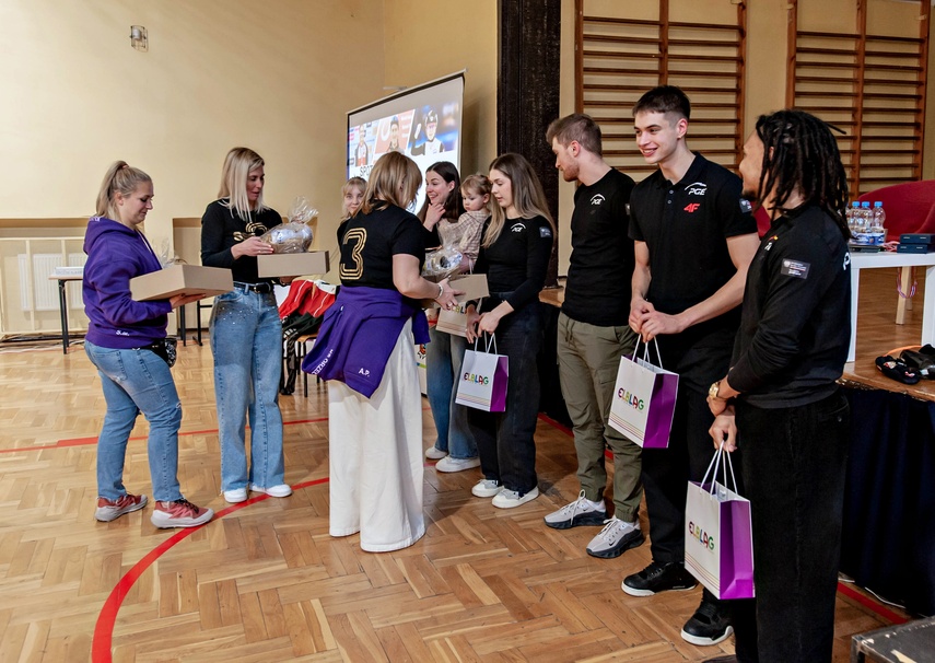 Olimpijczycy przepytani przez uczniów zdjęcie nr 344859