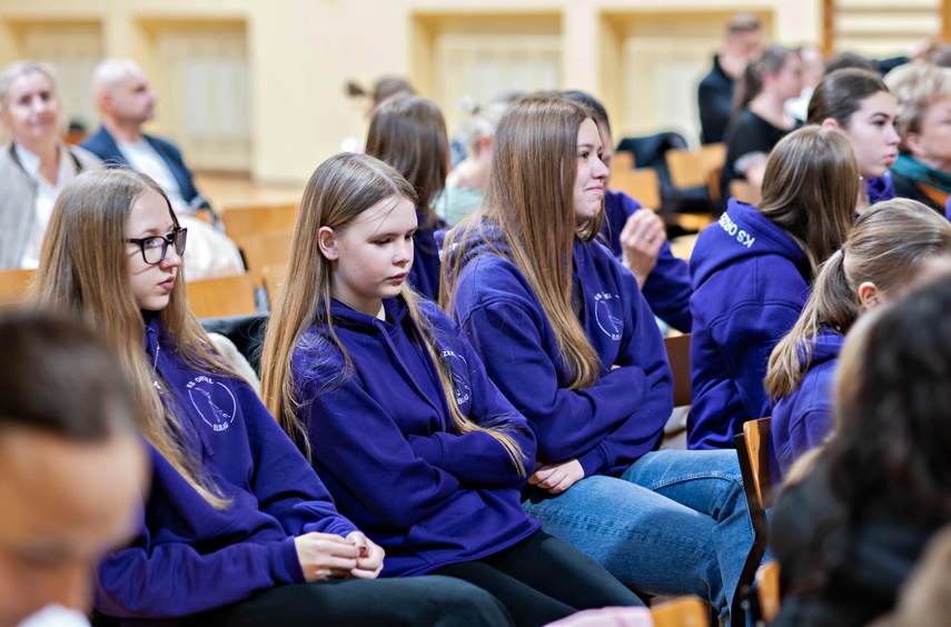 Olimpijczycy przepytani przez uczniów zdjęcie nr 344848