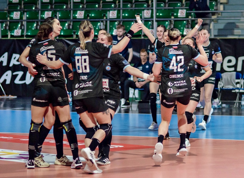 Start wraca na bezpieczną pozycję zdjęcie nr 344950