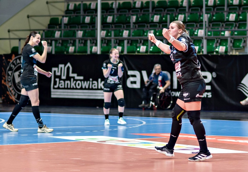 Start wraca na bezpieczną pozycję zdjęcie nr 344948