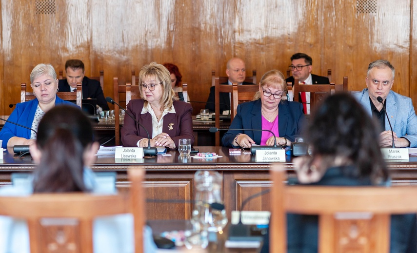 Sesja Rady Miejskiej. Czym zajmowali się radni zdjęcie nr 345108