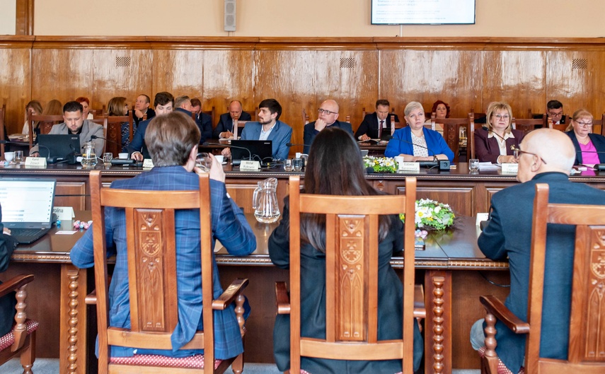 Sesja Rady Miejskiej. Czym zajmowali się radni zdjęcie nr 345107