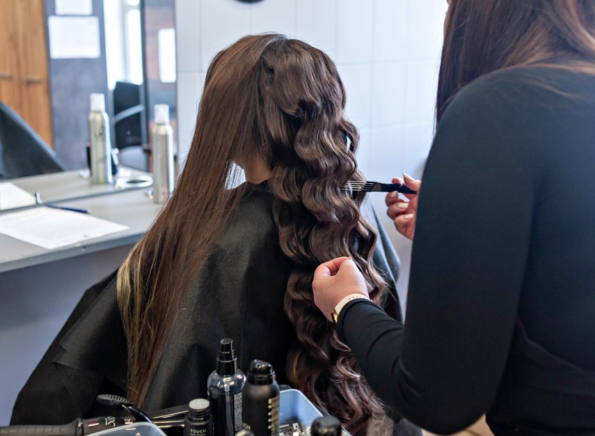 Naprawić samochód i uczesać modelkę zdjęcie nr 345146