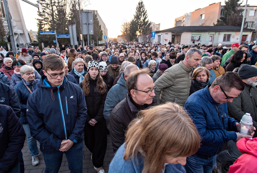 Wierni przeszli przez miasto zdjęcie nr 345686