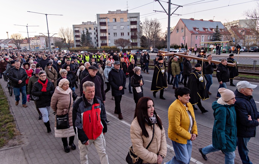 Wierni przeszli przez miasto zdjęcie nr 345695