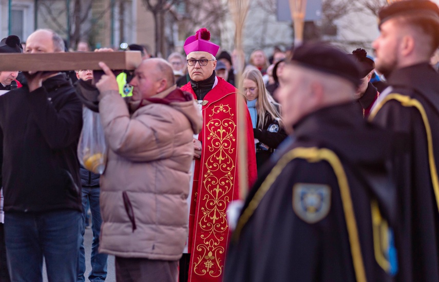 Wierni przeszli przez miasto zdjęcie nr 345717