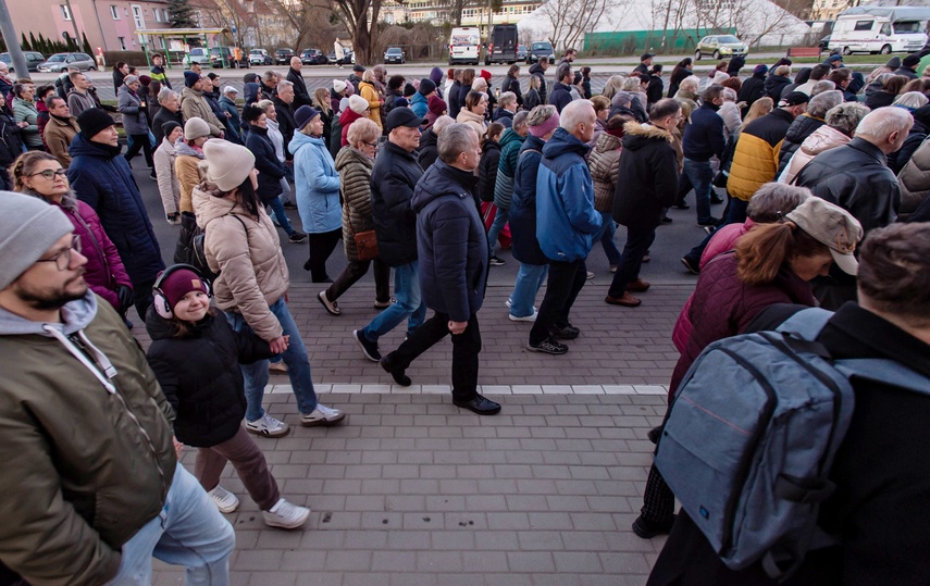 Wierni przeszli przez miasto zdjęcie nr 345699